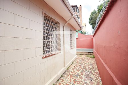 Casa à venda com 375m², 4 quartos e 2 vagas Casa à venda com 375m², 4 quartos e 2 vagasÁrea externa