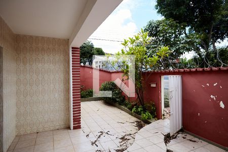 Casa à venda com 375m², 4 quartos e 2 vagas Casa à venda com 375m², 4 quartos e 2 vagasEntrada