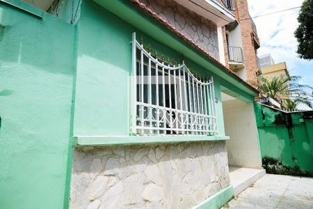 Casa à venda com 375m², 4 quartos e 2 vagas Casa à venda com 375m², 4 quartos e 2 vagasÁrea externa