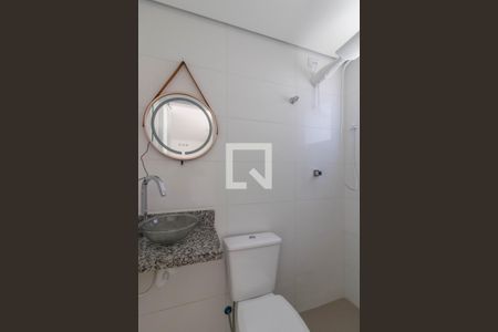 Banheiro de kitnet/studio para alugar com 0 quarto, 16m² em Vila Santa Maria, Guarulhos