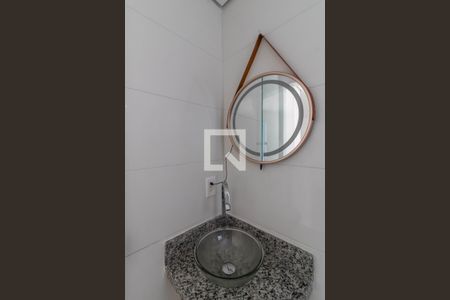 Banheiro de kitnet/studio para alugar com 0 quarto, 16m² em Vila Santa Maria, Guarulhos