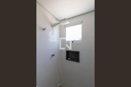 Banheiro  de kitnet/studio para alugar com 0 quarto, 16m² em Vila Santa Maria, Guarulhos