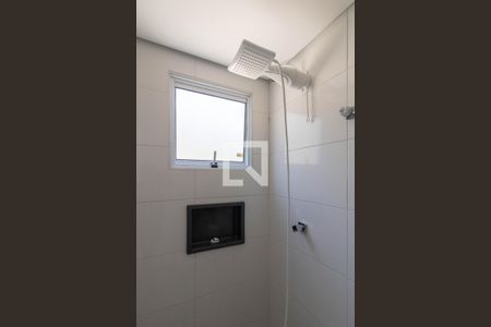 Banheiro  de kitnet/studio para alugar com 0 quarto, 16m² em Vila Santa Maria, Guarulhos