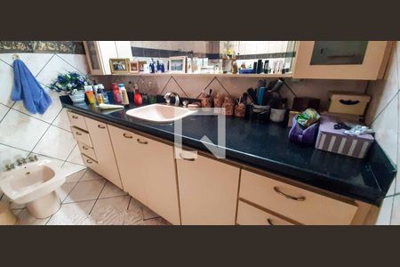 Casa à venda com 125m², 5 quartos e 2 vagas Casa à venda com 125m², 5 quartos e 2 vagasBanheiro da Suíte