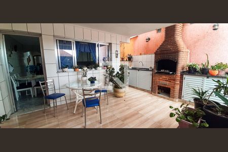 Casa à venda com 125m², 5 quartos e 2 vagas Casa à venda com 125m², 5 quartos e 2 vagasEspaço Gourmet