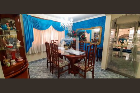 Casa à venda com 125m², 5 quartos e 2 vagas Casa à venda com 125m², 5 quartos e 2 vagasSala de Jantar