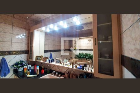 Casa à venda com 125m², 5 quartos e 2 vagas Casa à venda com 125m², 5 quartos e 2 vagasBanheiro da Suíte