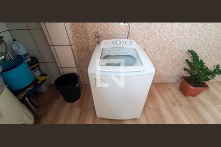 Casa à venda com 125m², 5 quartos e 2 vagas Casa à venda com 125m², 5 quartos e 2 vagasÁrea de Serviço