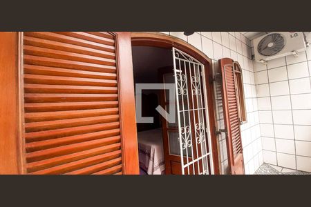 Casa à venda com 125m², 5 quartos e 2 vagas Casa à venda com 125m², 5 quartos e 2 vagasSacada da Suíte