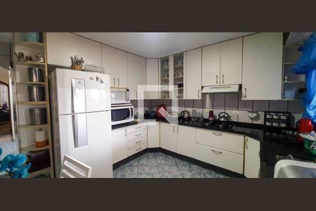 Casa à venda com 125m², 5 quartos e 2 vagas Casa à venda com 125m², 5 quartos e 2 vagasCozinha