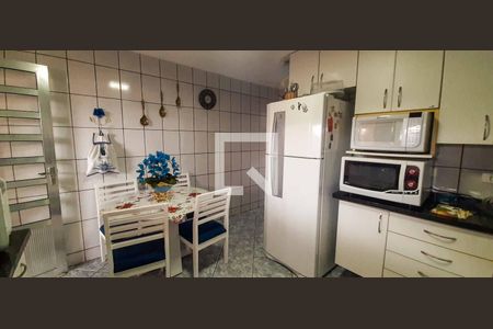 Casa à venda com 125m², 5 quartos e 2 vagas Casa à venda com 125m², 5 quartos e 2 vagasCozinha