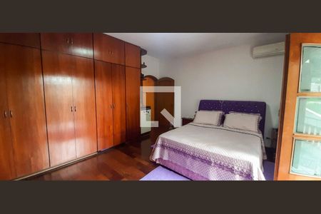 Casa à venda com 125m², 5 quartos e 2 vagas Casa à venda com 125m², 5 quartos e 2 vagasSuíte