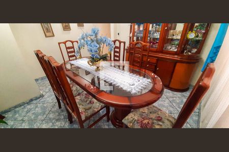 Casa à venda com 125m², 5 quartos e 2 vagas Casa à venda com 125m², 5 quartos e 2 vagasSala de Jantar