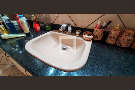 Casa à venda com 125m², 5 quartos e 2 vagas Casa à venda com 125m², 5 quartos e 2 vagasBanheiro da Suíte