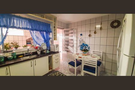 Casa à venda com 125m², 5 quartos e 2 vagas Casa à venda com 125m², 5 quartos e 2 vagasCozinha