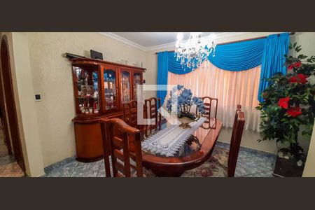 Casa à venda com 125m², 5 quartos e 2 vagas Casa à venda com 125m², 5 quartos e 2 vagasSala de Jantar