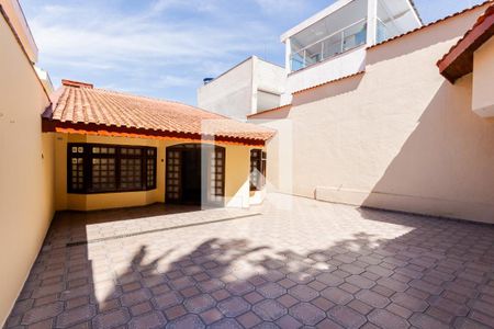 Casa à venda com 323m², 3 quartos e 5 vagas Casa à venda com 323m², 3 quartos e 5 vagasÁrea comum