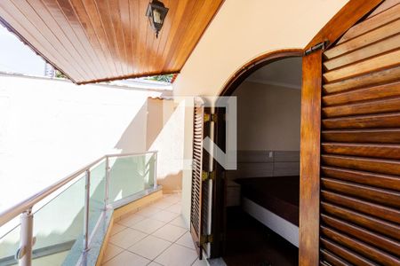 Casa à venda com 323m², 3 quartos e 5 vagas Casa à venda com 323m², 3 quartos e 5 vagasVaranda - Quarto 3