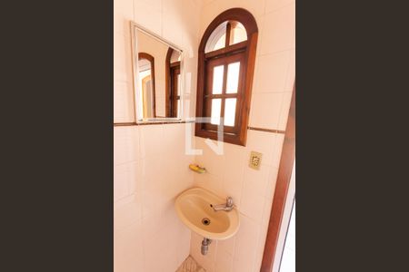 Casa à venda com 323m², 3 quartos e 5 vagas Casa à venda com 323m², 3 quartos e 5 vagasBanheiro de Serviço