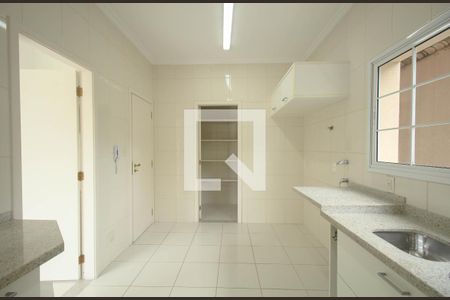 Casa de condomínio à venda com 523m², 4 quartos e 4 vagas Casa de condomínio à venda com 523m², 4 quartos e 4 vagasCozinha - Armários