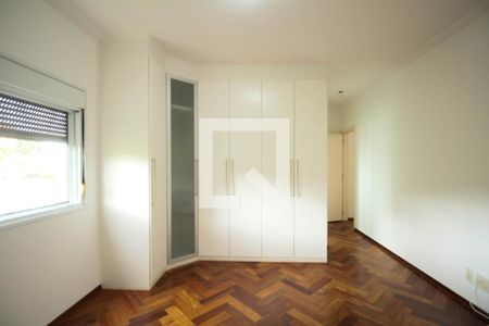 Casa de condomínio à venda com 523m², 4 quartos e 4 vagas Casa de condomínio à venda com 523m², 4 quartos e 4 vagasSuíte 1