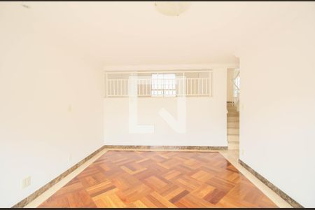 Casa de condomínio à venda com 523m², 4 quartos e 4 vagas Casa de condomínio à venda com 523m², 4 quartos e 4 vagasSala 2