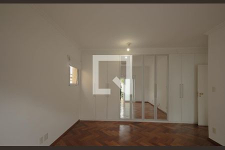 Casa de condomínio à venda com 523m², 4 quartos e 4 vagas Casa de condomínio à venda com 523m², 4 quartos e 4 vagasSuíte 3