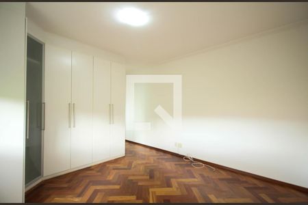 Casa de condomínio à venda com 523m², 4 quartos e 4 vagas Casa de condomínio à venda com 523m², 4 quartos e 4 vagasSuíte 1
