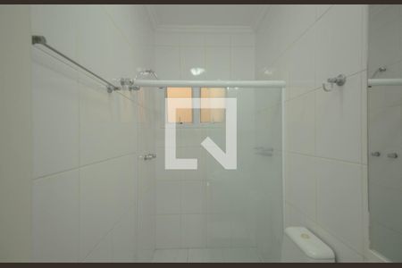 Casa de condomínio à venda com 523m², 4 quartos e 4 vagas Casa de condomínio à venda com 523m², 4 quartos e 4 vagasBanheiro Suíte 2