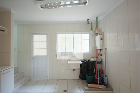 Casa de condomínio à venda com 523m², 4 quartos e 4 vagas Casa de condomínio à venda com 523m², 4 quartos e 4 vagasÁrea de Serviço