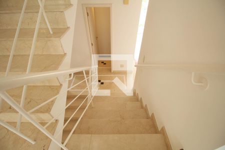 Escadas  de casa de condomínio à venda com 4 quartos, 523m² em Vila Sonia, São Paulo