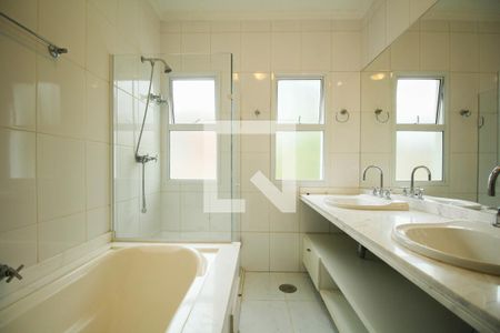Casa de condomínio à venda com 523m², 4 quartos e 4 vagas Casa de condomínio à venda com 523m², 4 quartos e 4 vagasBanheiro Suíte 3