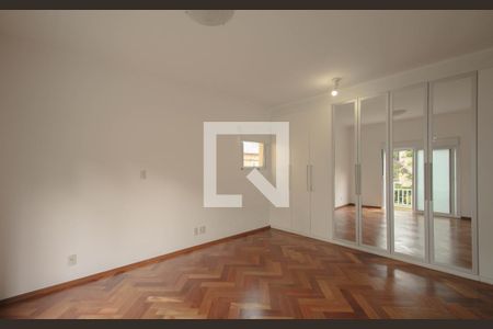 Casa de condomínio à venda com 523m², 4 quartos e 4 vagas Casa de condomínio à venda com 523m², 4 quartos e 4 vagasSuíte 3