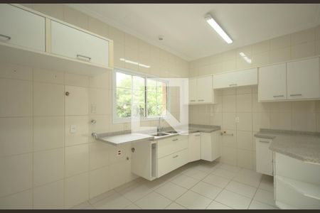 Casa de condomínio à venda com 523m², 4 quartos e 4 vagas Casa de condomínio à venda com 523m², 4 quartos e 4 vagasCozinha - Armários