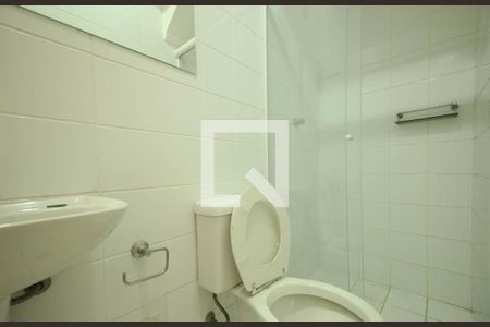 Casa de condomínio à venda com 523m², 4 quartos e 4 vagas Casa de condomínio à venda com 523m², 4 quartos e 4 vagasBanheiro de serviço