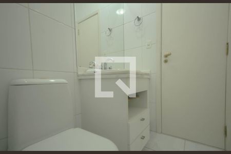 Casa de condomínio à venda com 523m², 4 quartos e 4 vagas Casa de condomínio à venda com 523m², 4 quartos e 4 vagasBanheiro Suíte 2