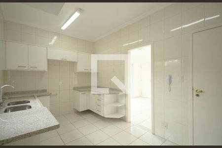 Casa de condomínio à venda com 523m², 4 quartos e 4 vagas Casa de condomínio à venda com 523m², 4 quartos e 4 vagasCozinha - Armários