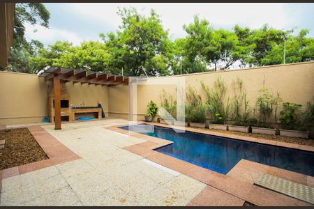 Casa de condomínio à venda com 523m², 4 quartos e 4 vagas Casa de condomínio à venda com 523m², 4 quartos e 4 vagasQuintal/Piscina