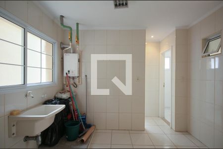 Casa de condomínio à venda com 523m², 4 quartos e 4 vagas Casa de condomínio à venda com 523m², 4 quartos e 4 vagasÁrea de Serviço