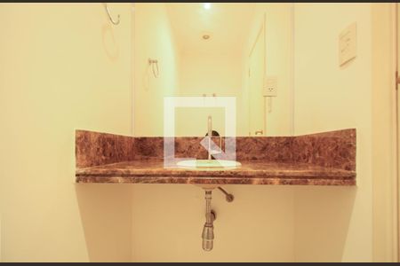 Lavabo de casa de condomínio à venda com 4 quartos, 523m² em Vila Sonia, São Paulo