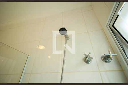 Casa de condomínio à venda com 523m², 4 quartos e 4 vagas Casa de condomínio à venda com 523m², 4 quartos e 4 vagasBanheiro Suíte 3