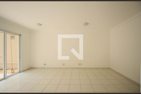 Casa de condomínio à venda com 523m², 4 quartos e 4 vagas Casa de condomínio à venda com 523m², 4 quartos e 4 vagasSala 3