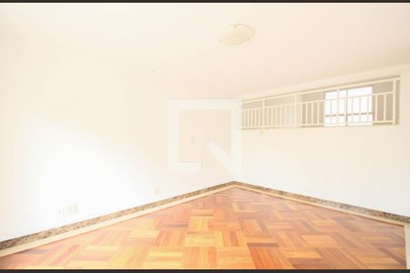 Casa de condomínio à venda com 523m², 4 quartos e 4 vagas Casa de condomínio à venda com 523m², 4 quartos e 4 vagasSala 2