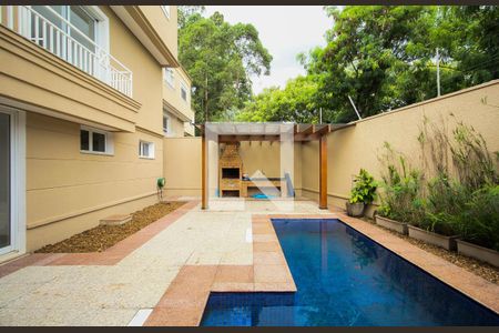 Casa de condomínio à venda com 523m², 4 quartos e 4 vagas Casa de condomínio à venda com 523m², 4 quartos e 4 vagasQuintal/Piscina