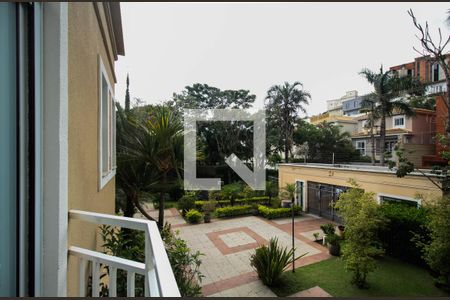 Casa de condomínio à venda com 523m², 4 quartos e 4 vagas Casa de condomínio à venda com 523m², 4 quartos e 4 vagasVaranda Suíte 3