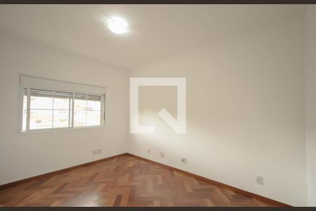 Casa de condomínio à venda com 523m², 4 quartos e 4 vagas Casa de condomínio à venda com 523m², 4 quartos e 4 vagasSuíte 2