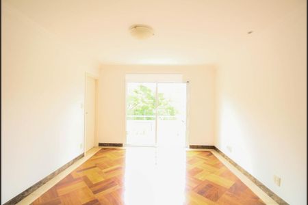 Casa de condomínio à venda com 523m², 4 quartos e 4 vagas Casa de condomínio à venda com 523m², 4 quartos e 4 vagasSala 2