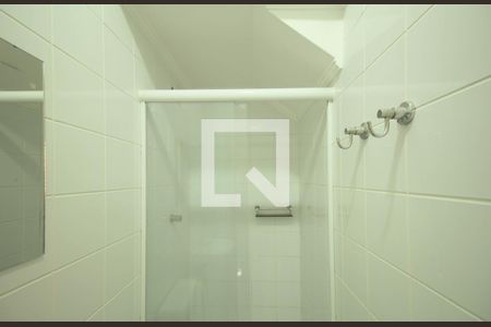 Casa de condomínio à venda com 523m², 4 quartos e 4 vagas Casa de condomínio à venda com 523m², 4 quartos e 4 vagasBanheiro de serviço