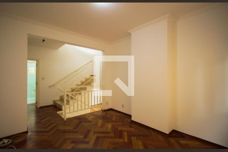 Casa de condomínio à venda com 523m², 4 quartos e 4 vagas Casa de condomínio à venda com 523m², 4 quartos e 4 vagasSala 4