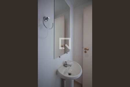Casa de condomínio à venda com 523m², 4 quartos e 4 vagas Casa de condomínio à venda com 523m², 4 quartos e 4 vagasLavabo 2